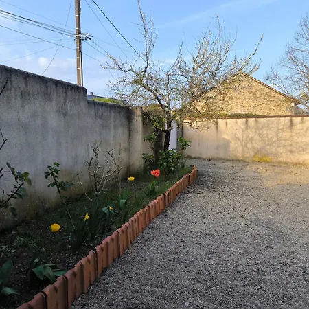 La Petite Montreuillaise - Proche Riviere مونتري-بيلاي